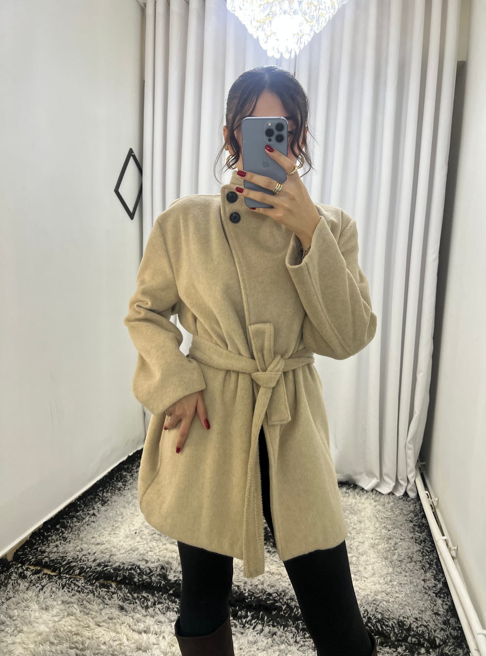 Dik Yaka Asimetrik Ekru Kuşaklı Kaban