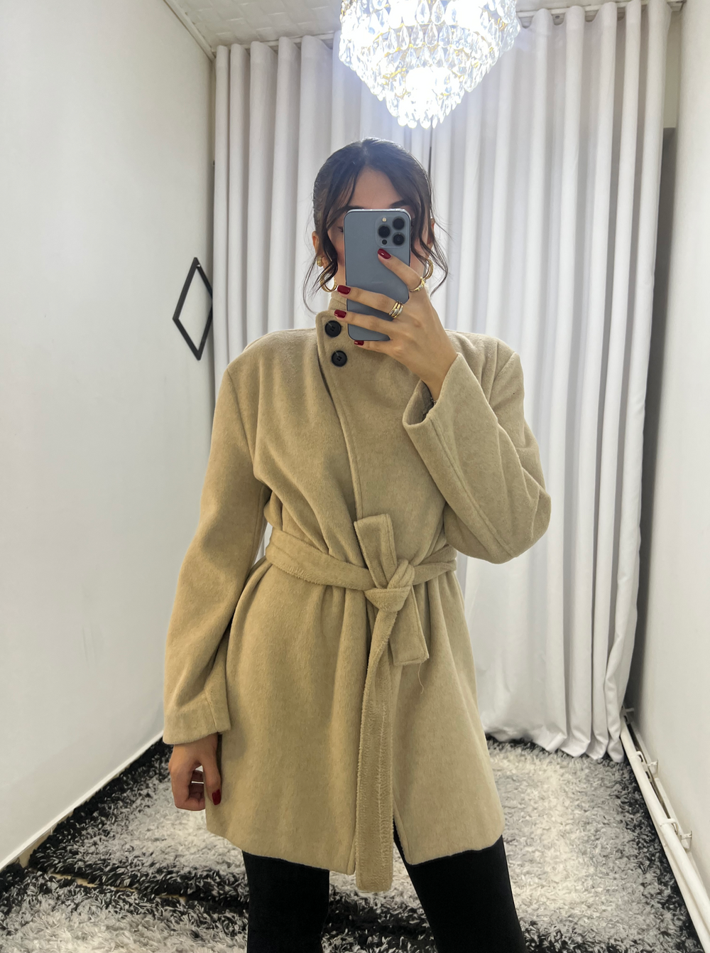 Dik Yaka Asimetrik Ekru Kuşaklı Kaban